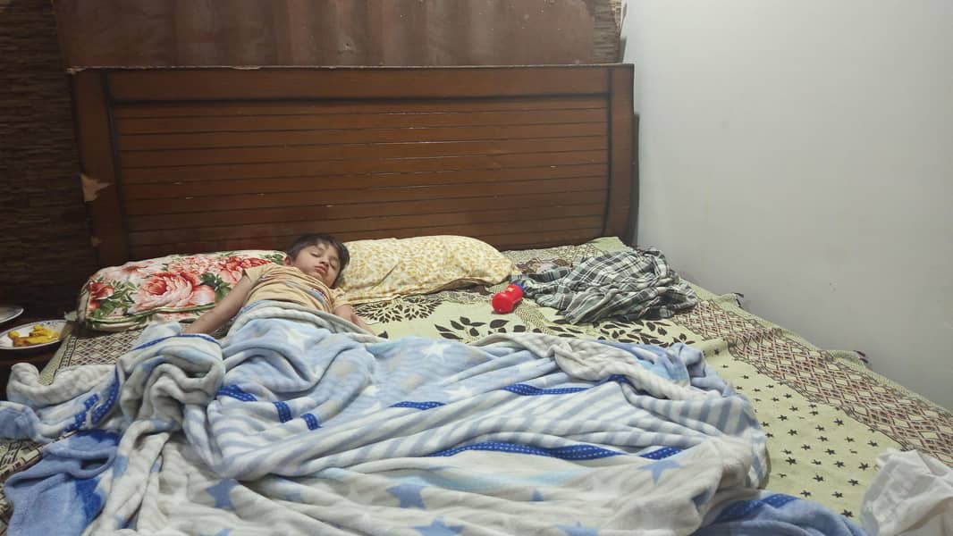 bed and dressing with almari and light lamps 7