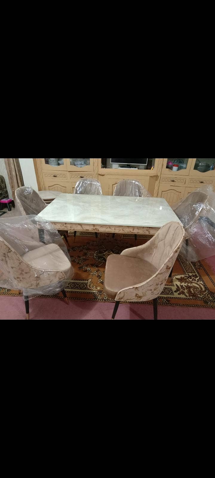 6 seater Dining table 0