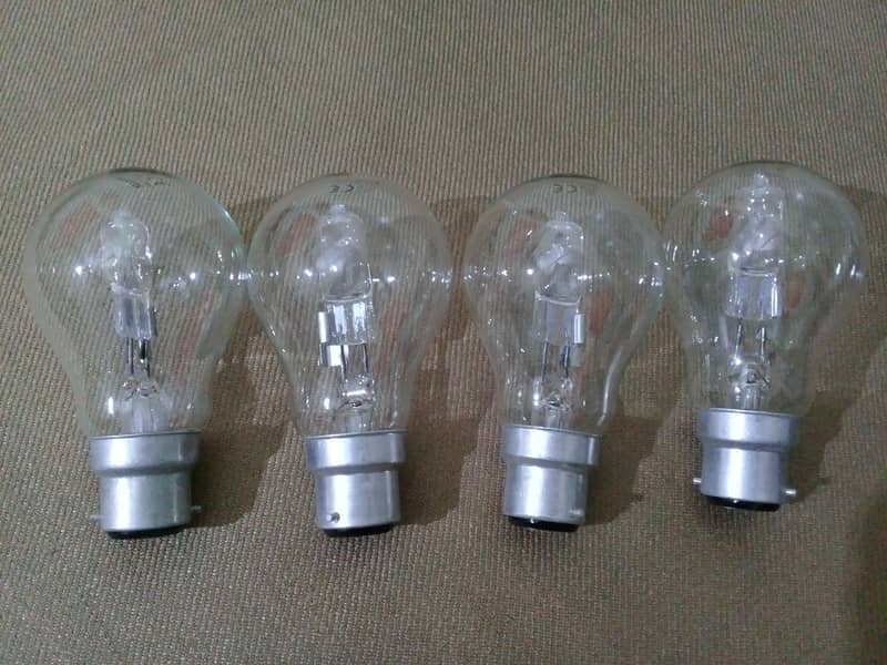 Duracell Halogen Dimmable Bulb 3
