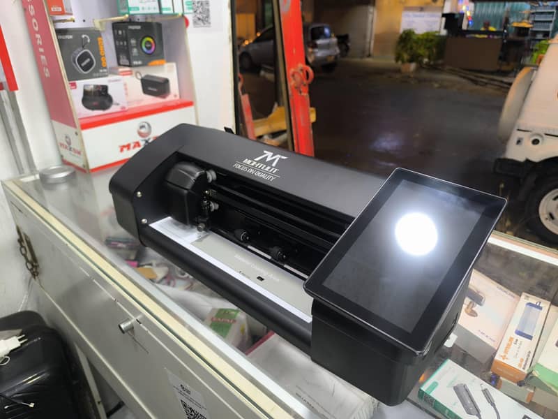 MOBILE PROTECTOR CUTTING MACHINE 0