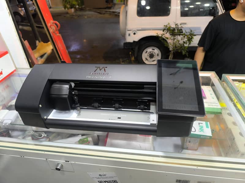 MOBILE PROTECTOR CUTTING MACHINE 1