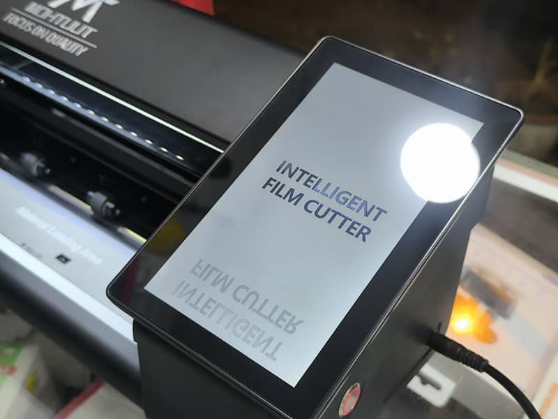 MOBILE PROTECTOR CUTTING MACHINE 3
