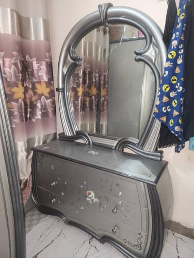 DECO BED ROOM SET IIN GUD CONDITION