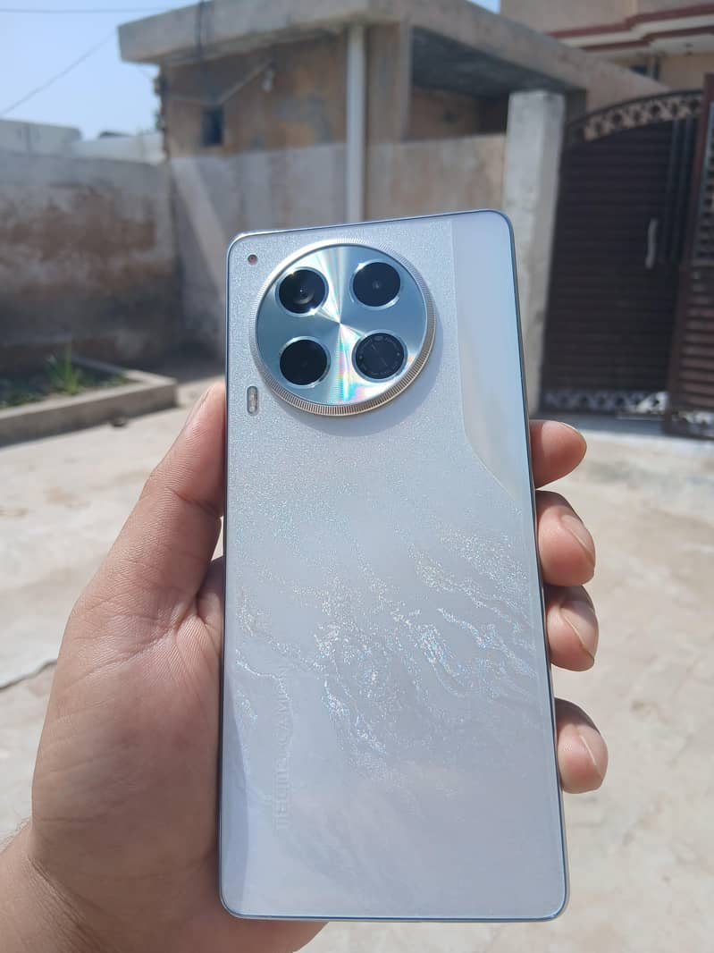 Tecno Camon 30 0