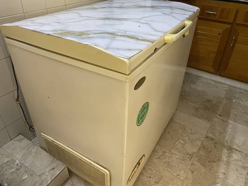 Waves deep freezer 0