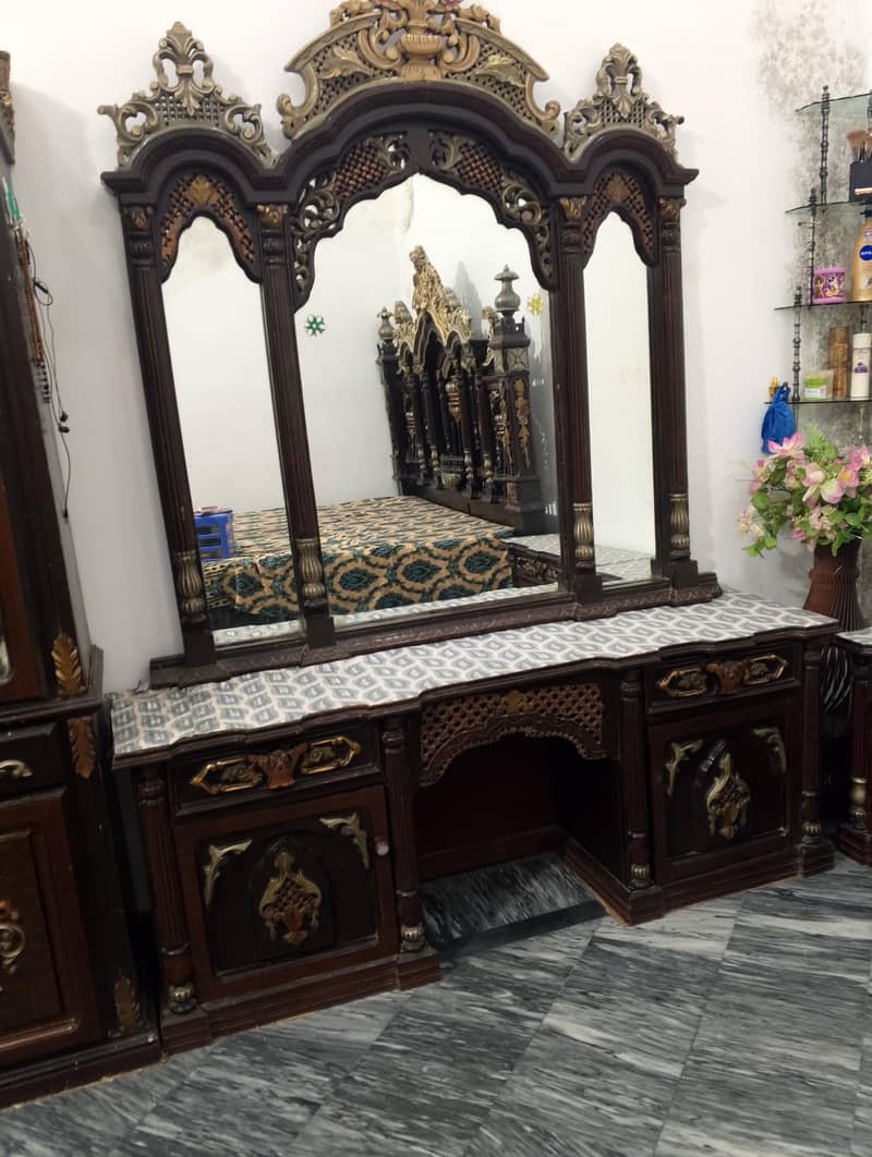 bed dressing sidetable 6