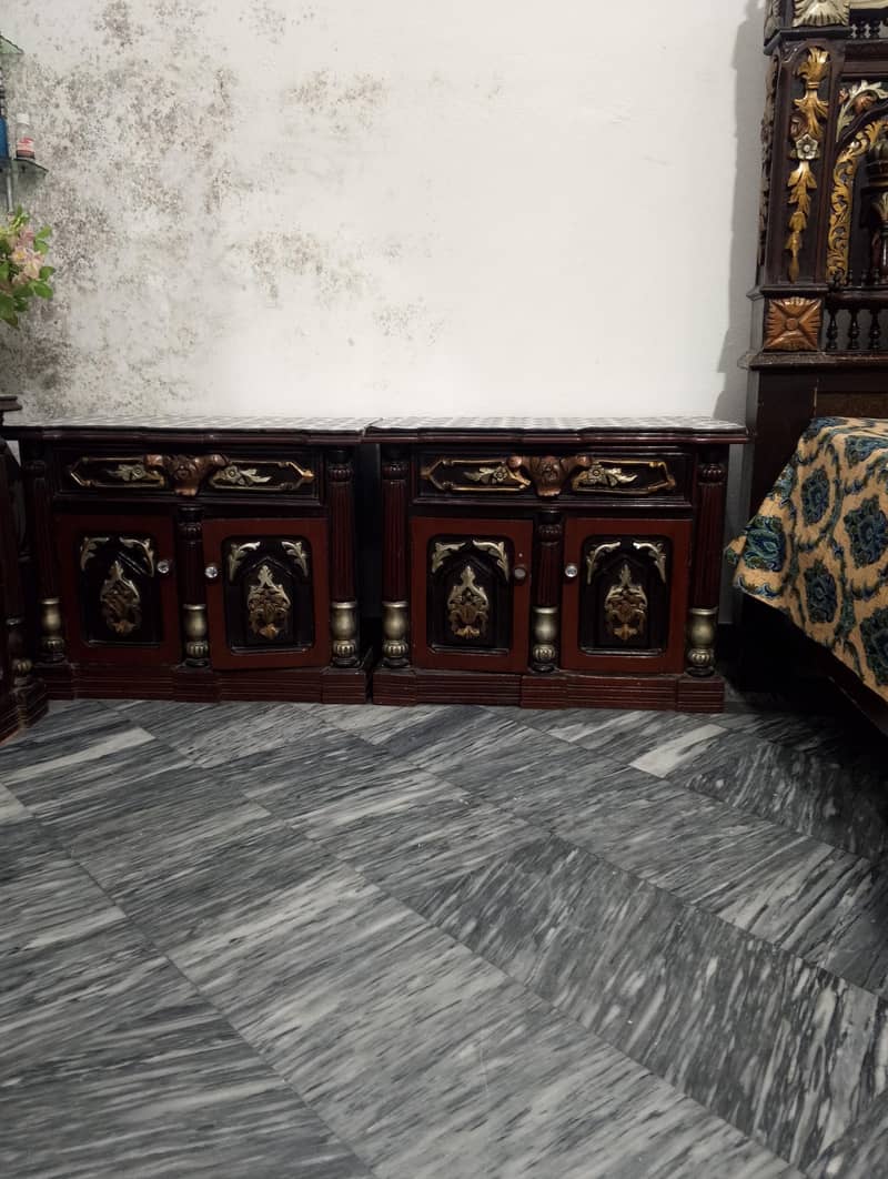 bed dressing sidetable 8