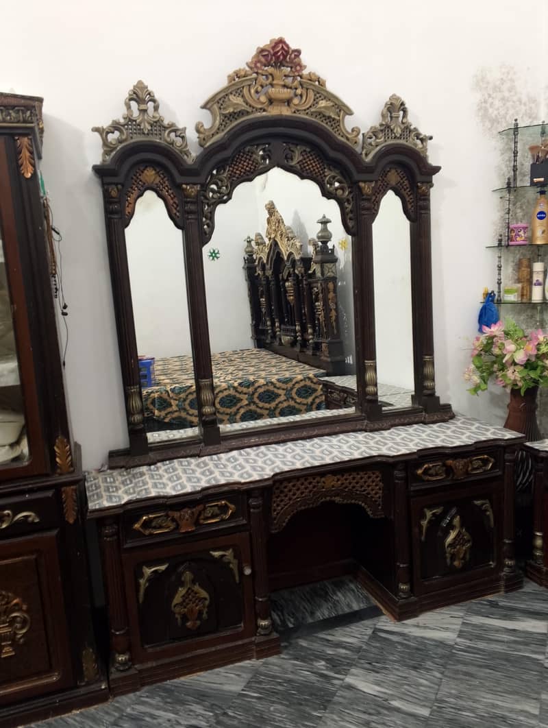 bed dressing sidetable 9