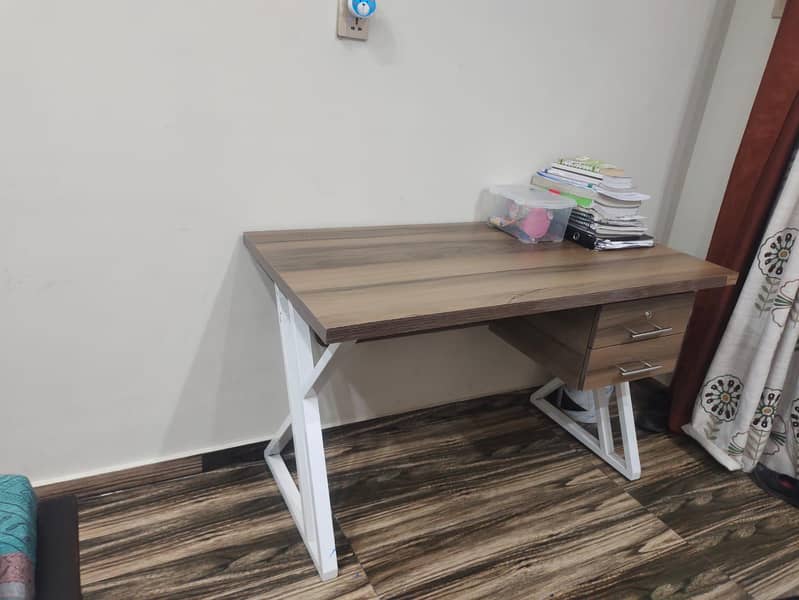 study table 0