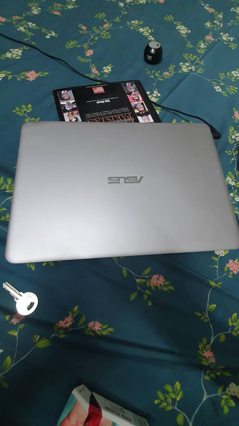 Asus notebook Slim 0