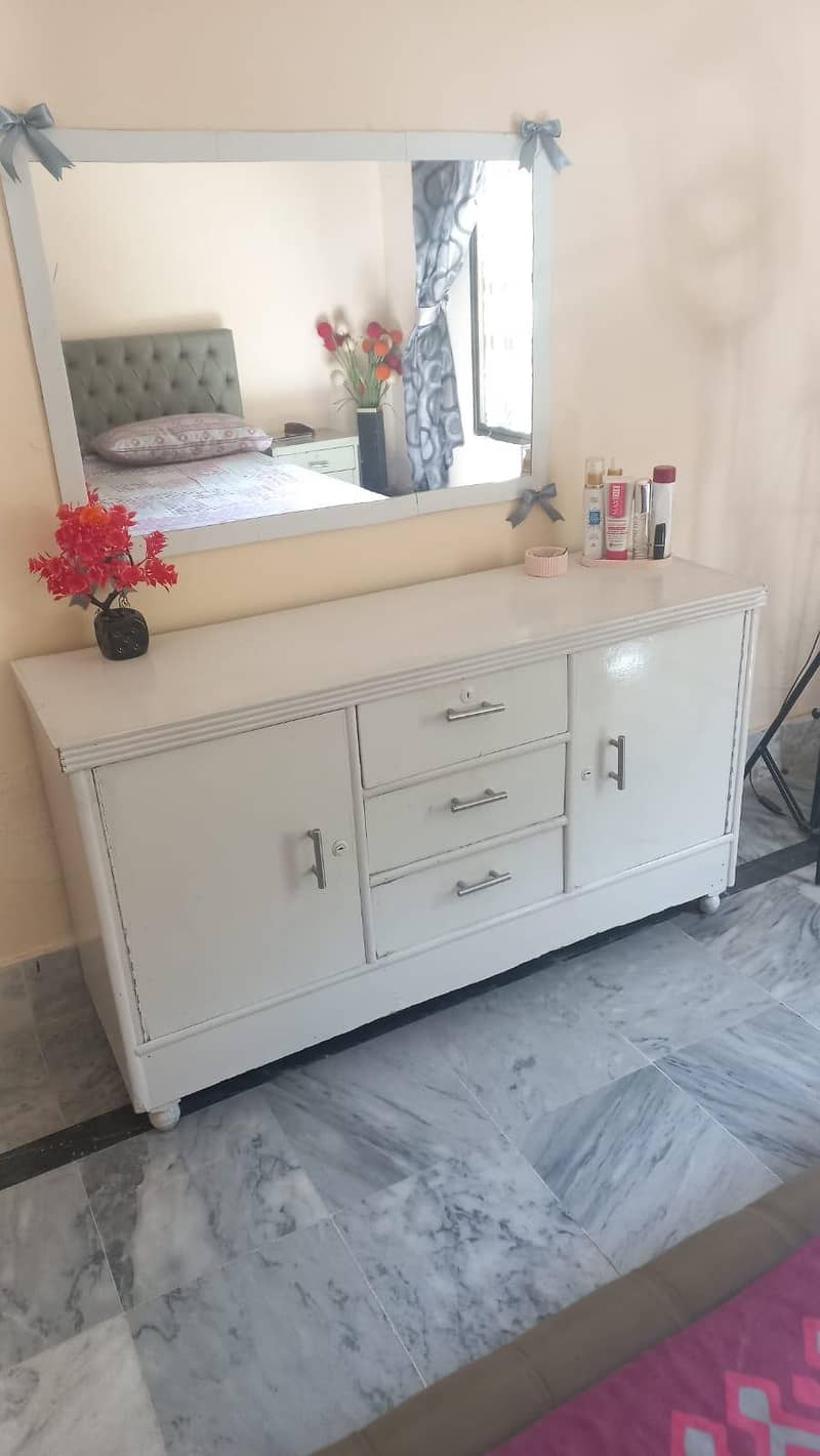 solid wood dressing console with mirron 1