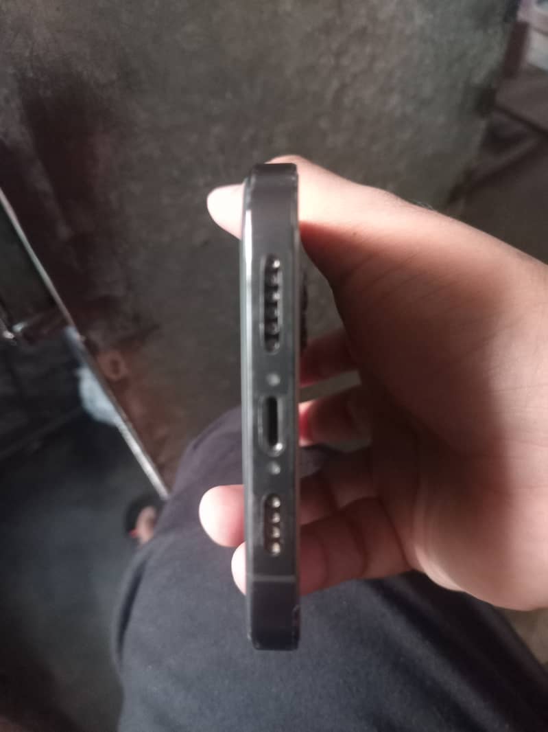 Apple iPhone 12 Pro Max 4