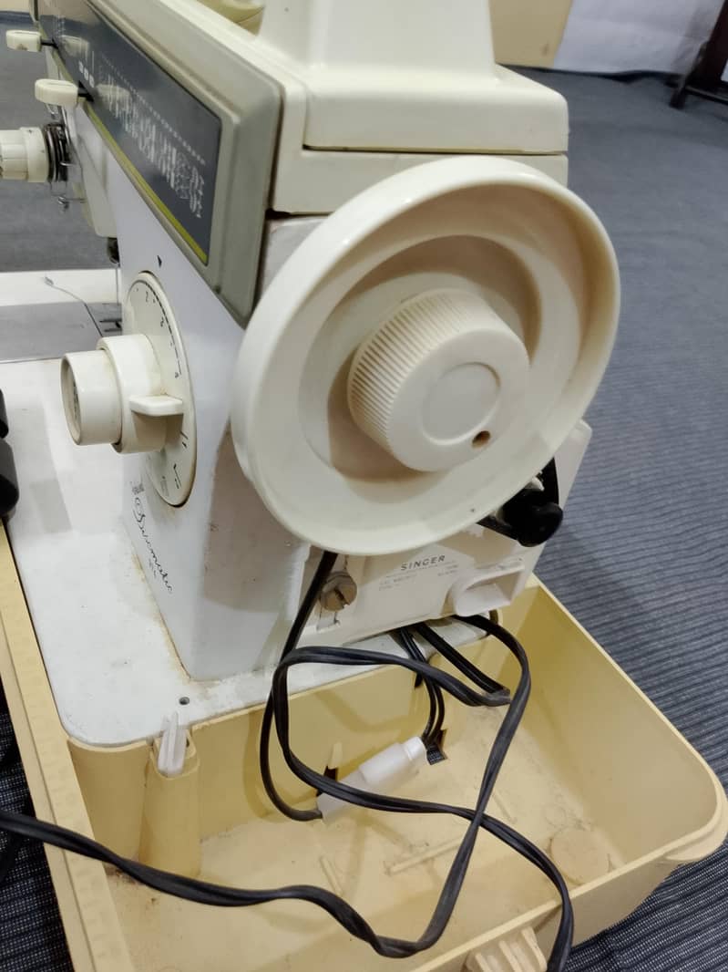 Singer Sewing Machine 4