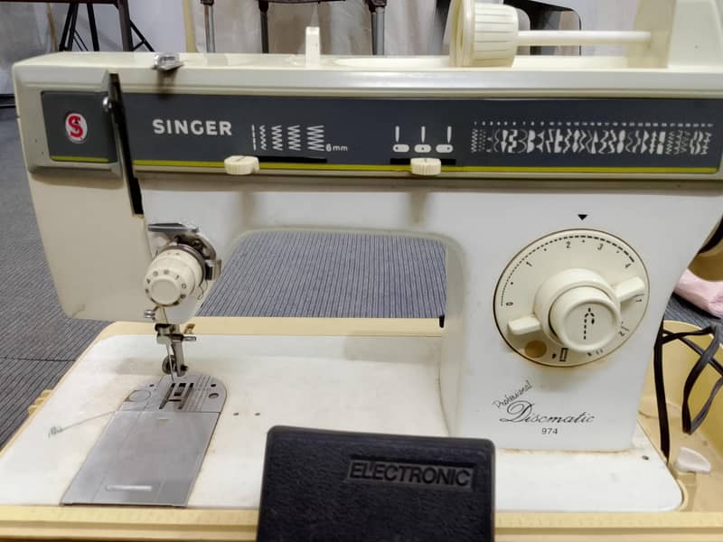 Singer Sewing Machine 5