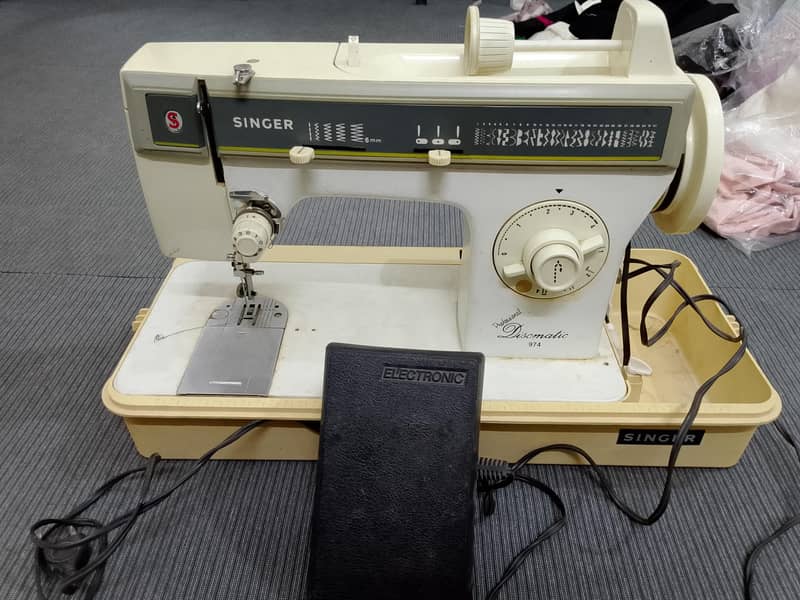 Singer Sewing Machine 0