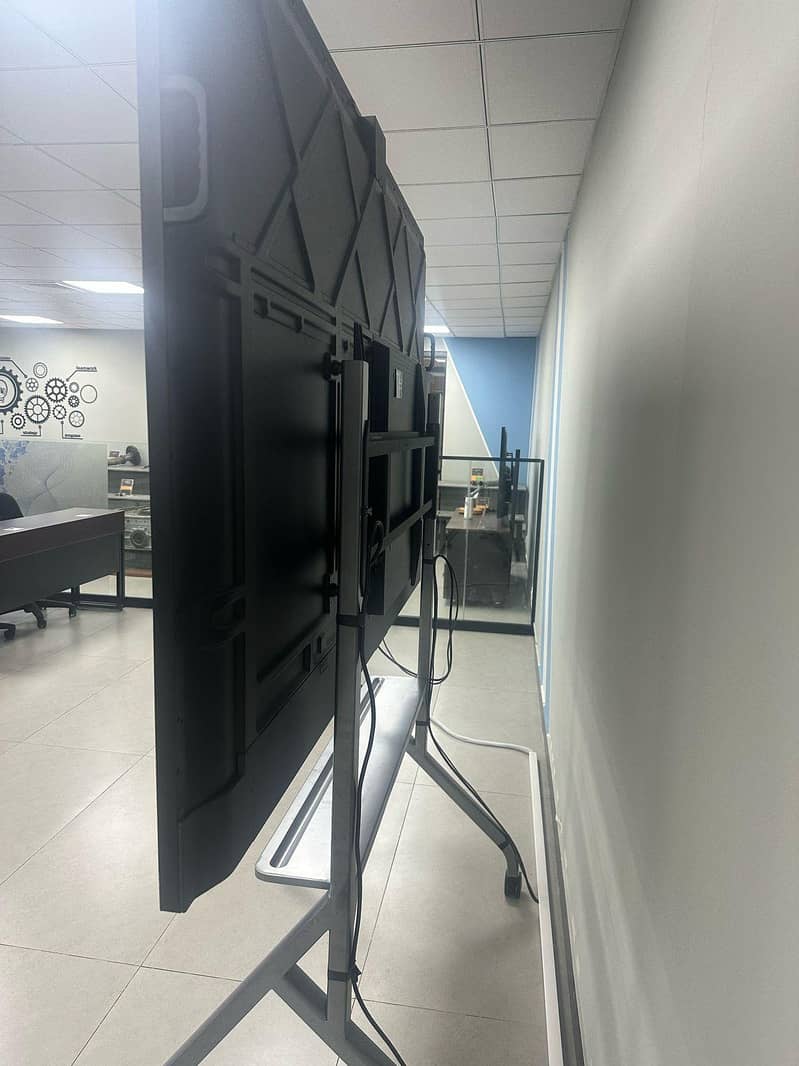 Interactive flat panel trolley 1