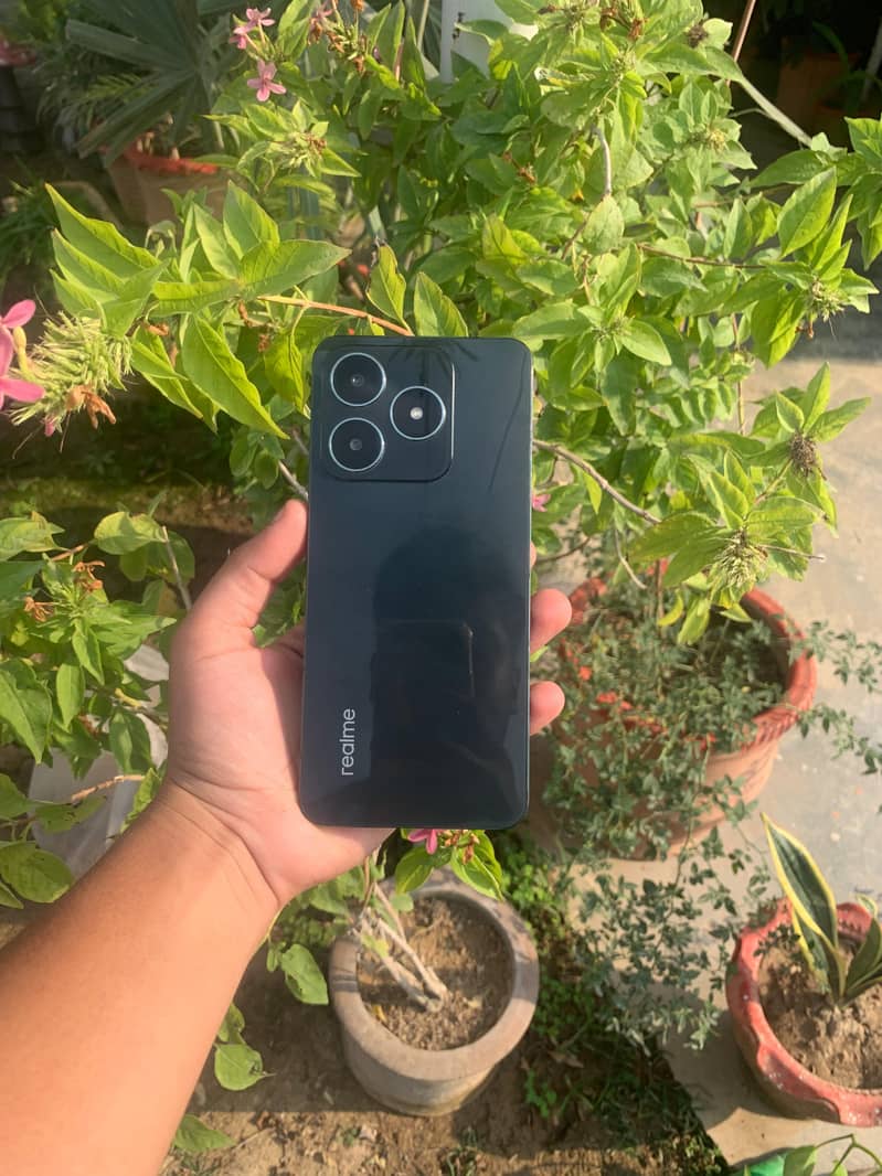Realme C61 1