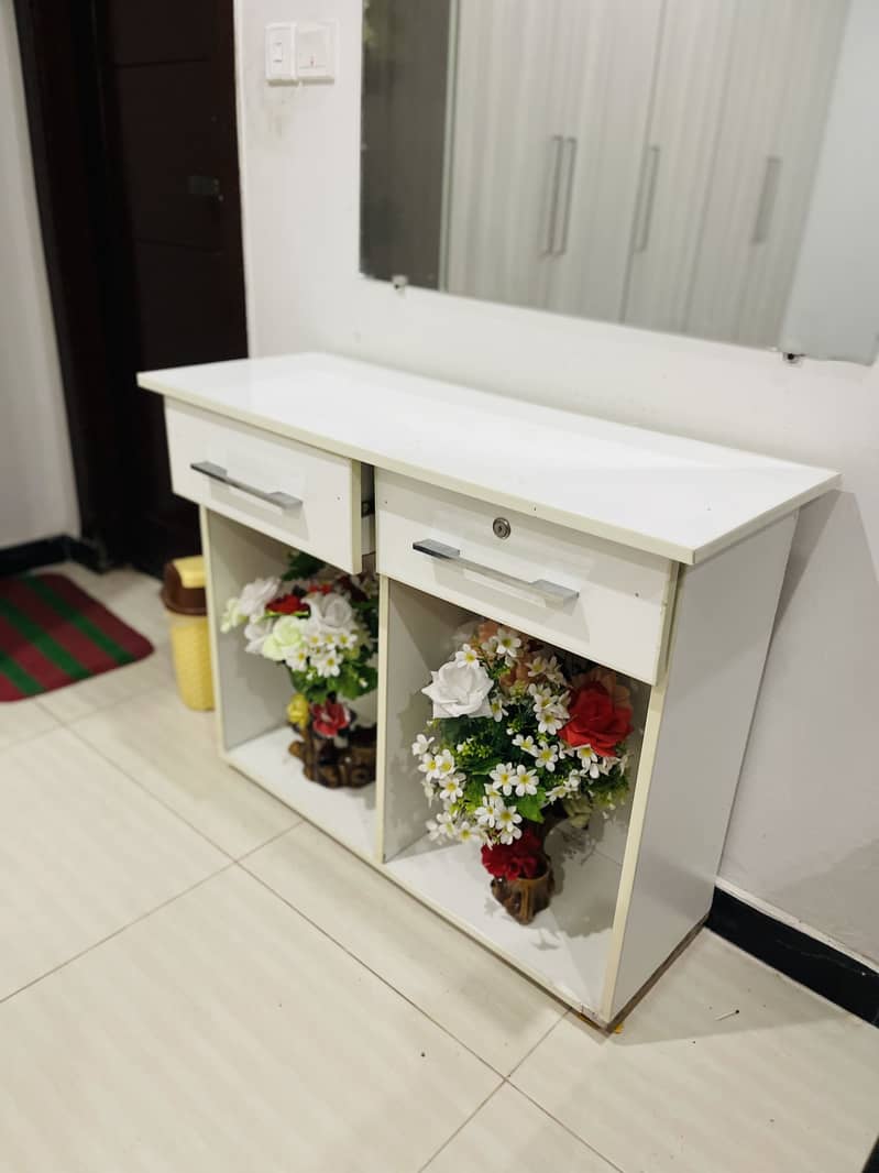 Console table 0