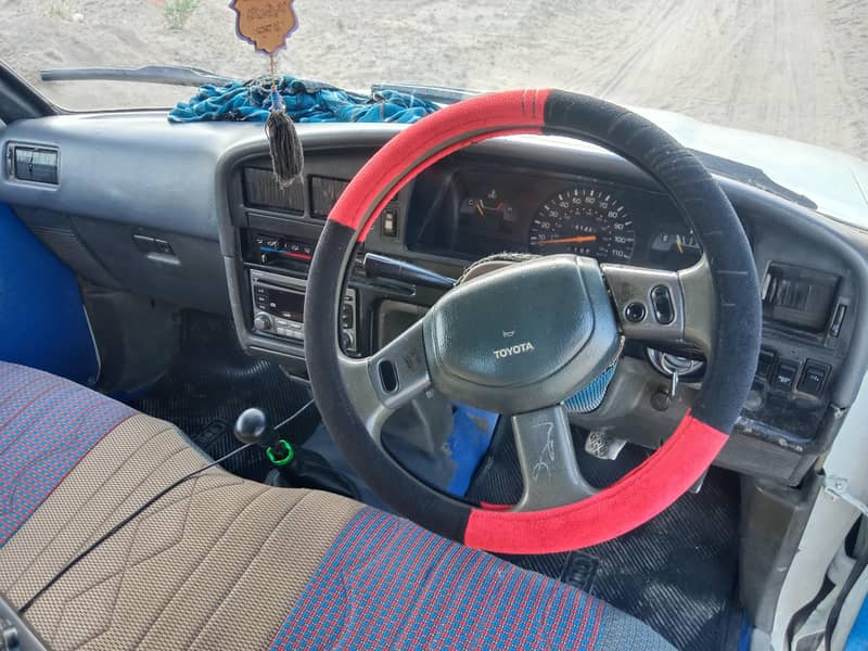 Toyota Hilux pickup 1