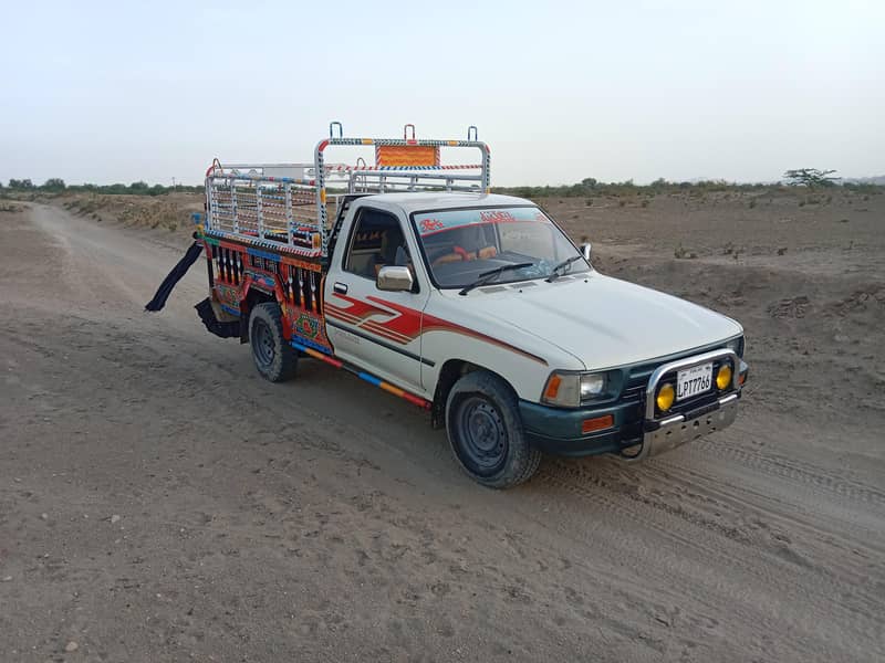 Toyota Hilux pickup 4