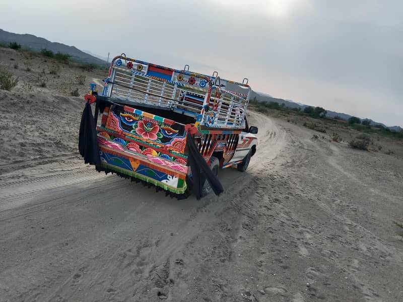 Toyota Hilux pickup 6