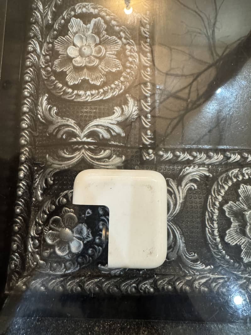 MACBOOK ORIGINAL ADOPTER 1