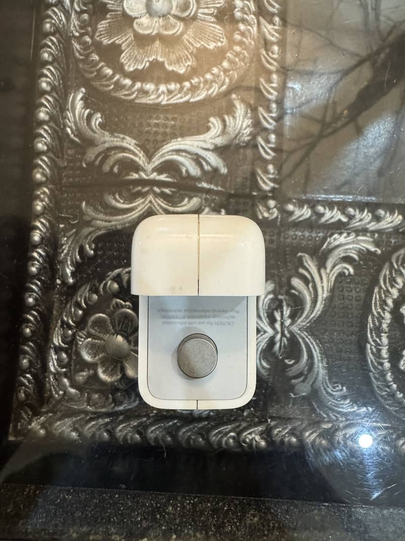 MACBOOK ORIGINAL ADOPTER 2