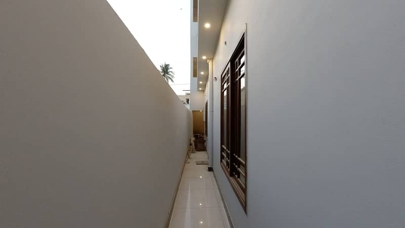 Prime Location 400 Square Yards House In Gulshan-e-Iqbal - Block 2 Is Available 8