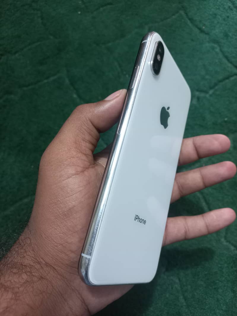 iPhone XS Max 1