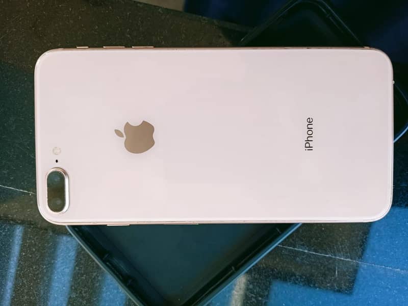 Apple iPhone 8 Plus 0
