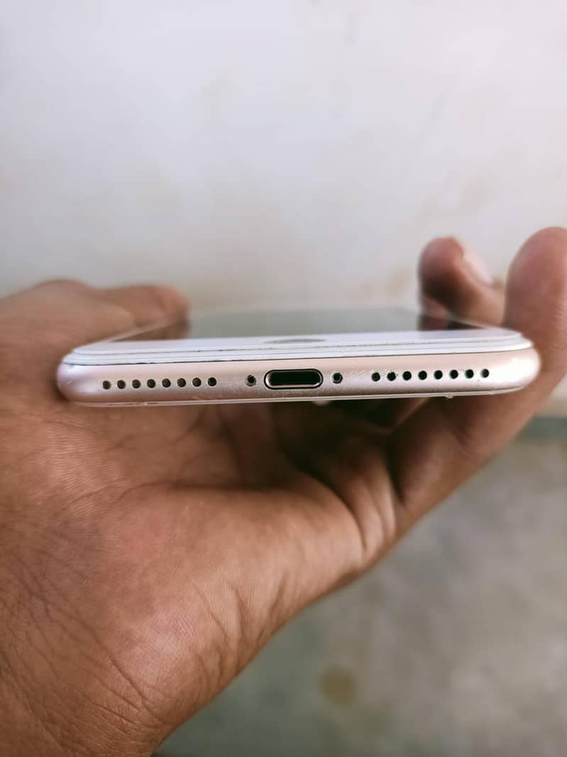 Apple iPhone 8 Plus 3