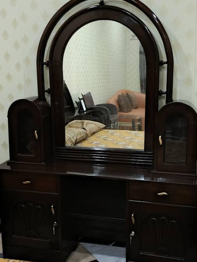 single dressing table