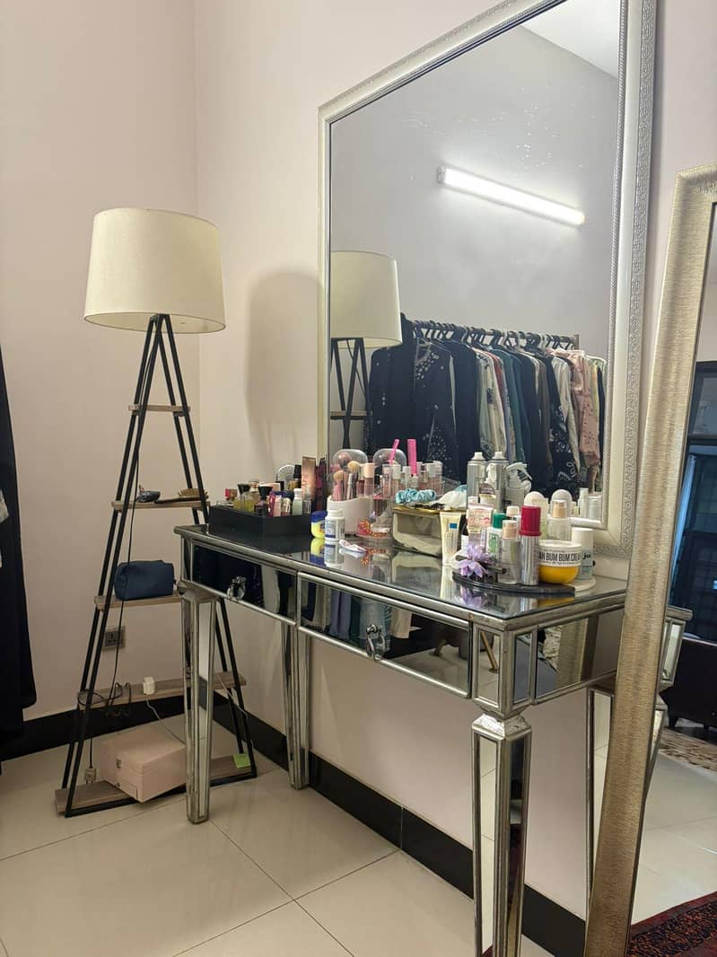 dressing table 1