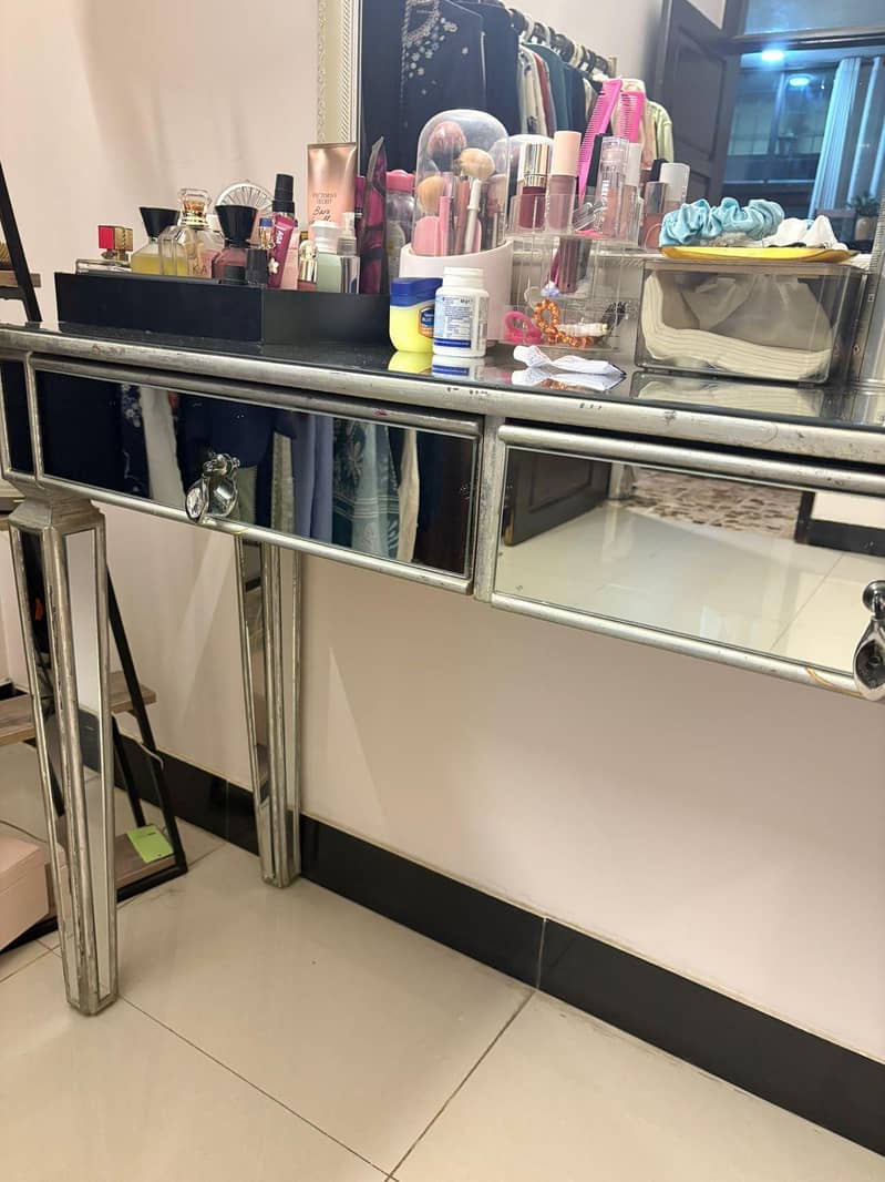 dressing table 3
