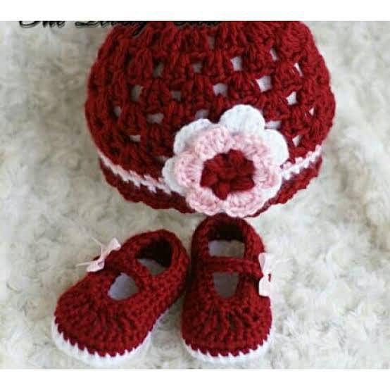 Handmade Crochet Set for Babies: Cap and Shoes