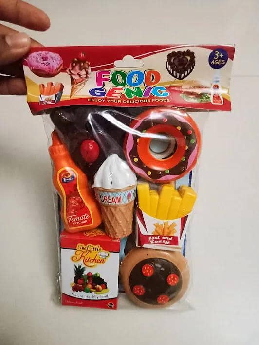 Fast food toy set with all junk food accessories to play.