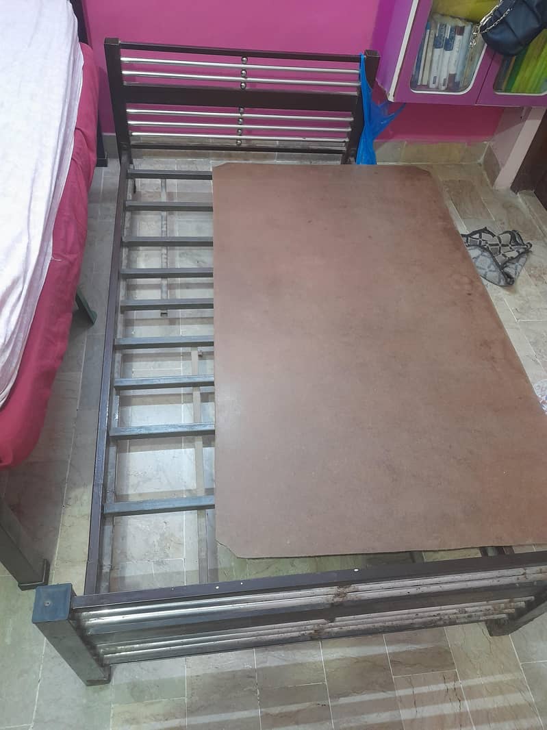 bed without matress 0
