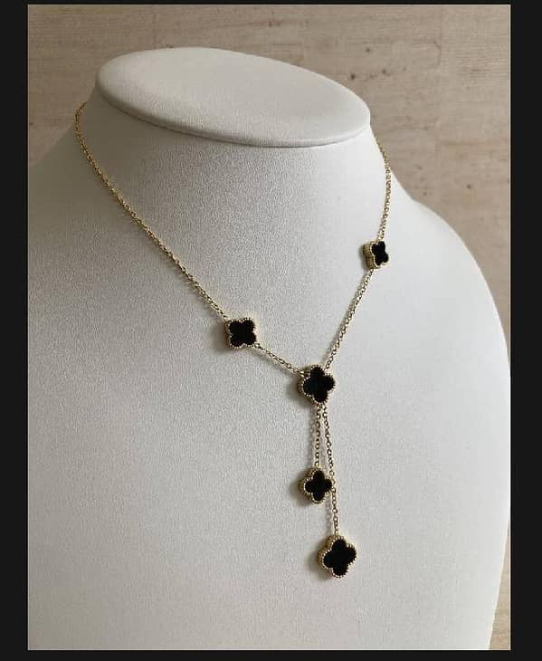 Five Clover Pendant Necklace - Stylish and Quality Design for Girls