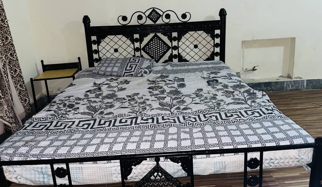Iron bed 0