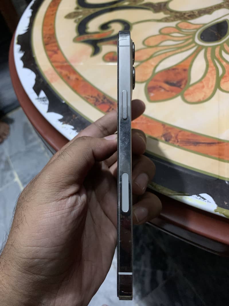 IPhone 12 Pro Max 4