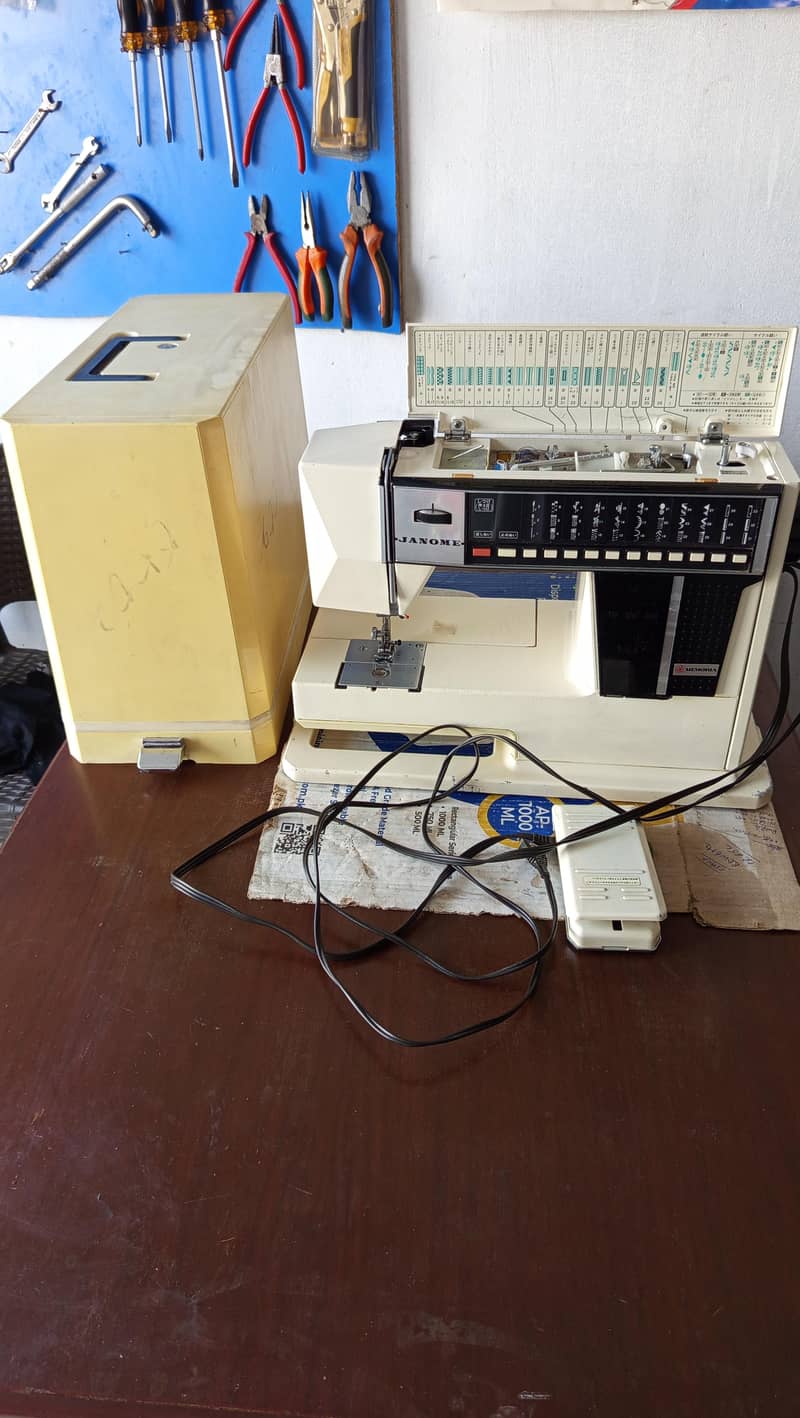 ZigZag Janome 5002 model sewing & Design Machine, 110Volt 0