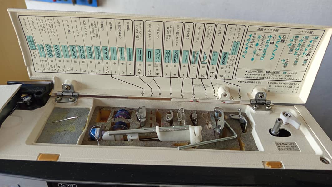 ZigZag Janome 5002 model sewing & Design Machine, 110Volt 7