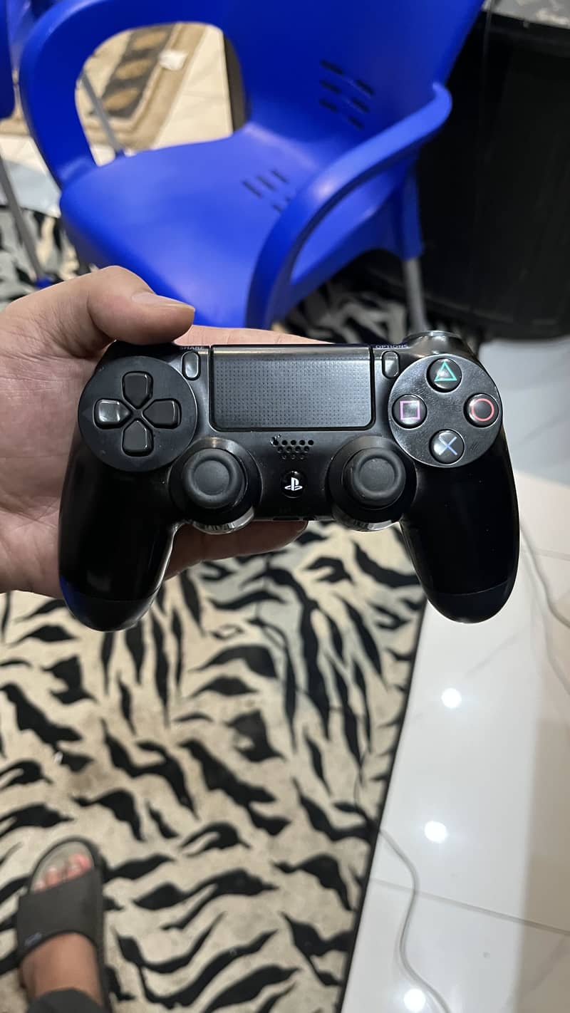 PS4 genuine controller 0