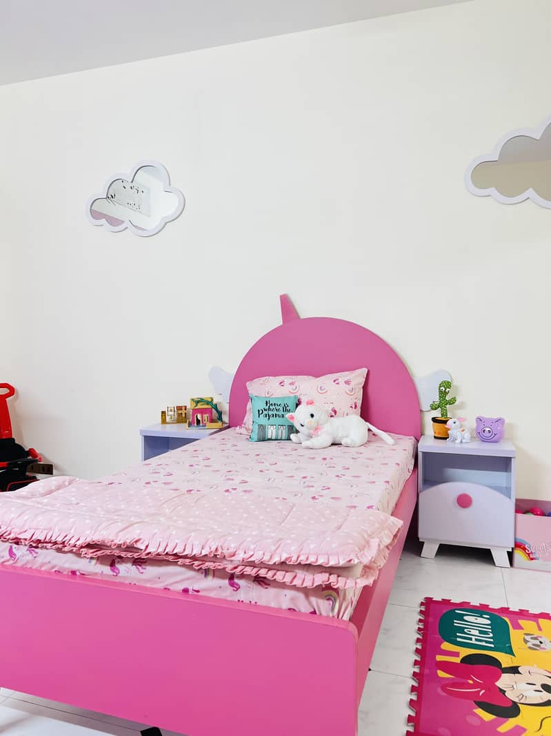 UNICORN Themed kids single bed along with 2 matching side tables 1