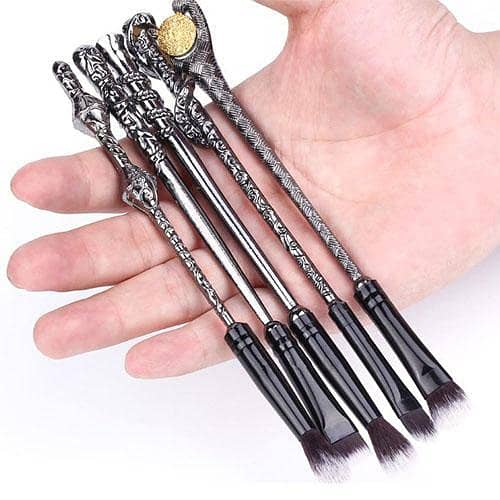5-Piece Harry Potter Themed Makeup Brushes Set for Eyebrows, Eyeshadow, Foundation, and Powder Use in Pakistan