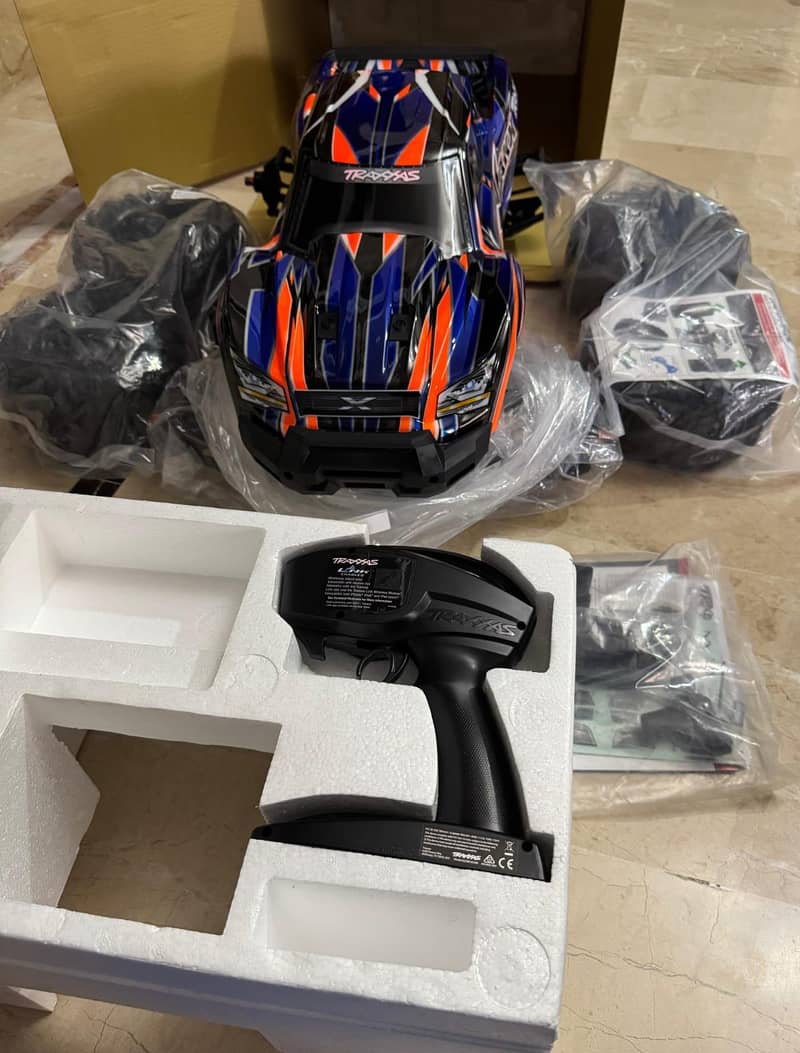 traxxas  XMAXX 1