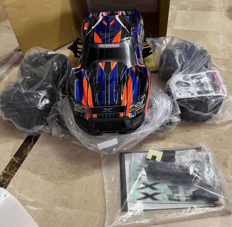 traxxas  XMAXX 4