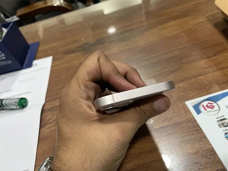 Apple iphone 13 2