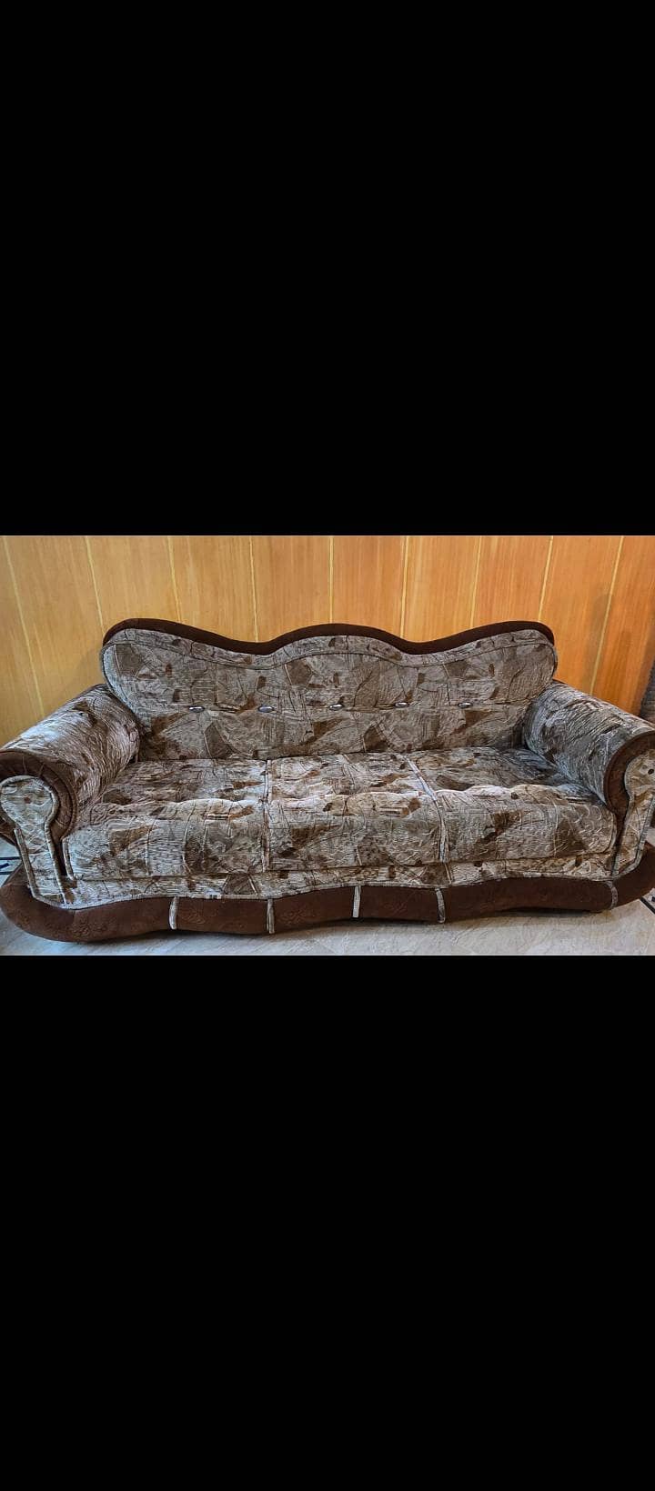 7  seater sofa set complete  9/10 condition 0