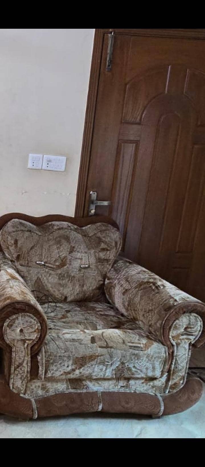 7  seater sofa set complete  9/10 condition 1